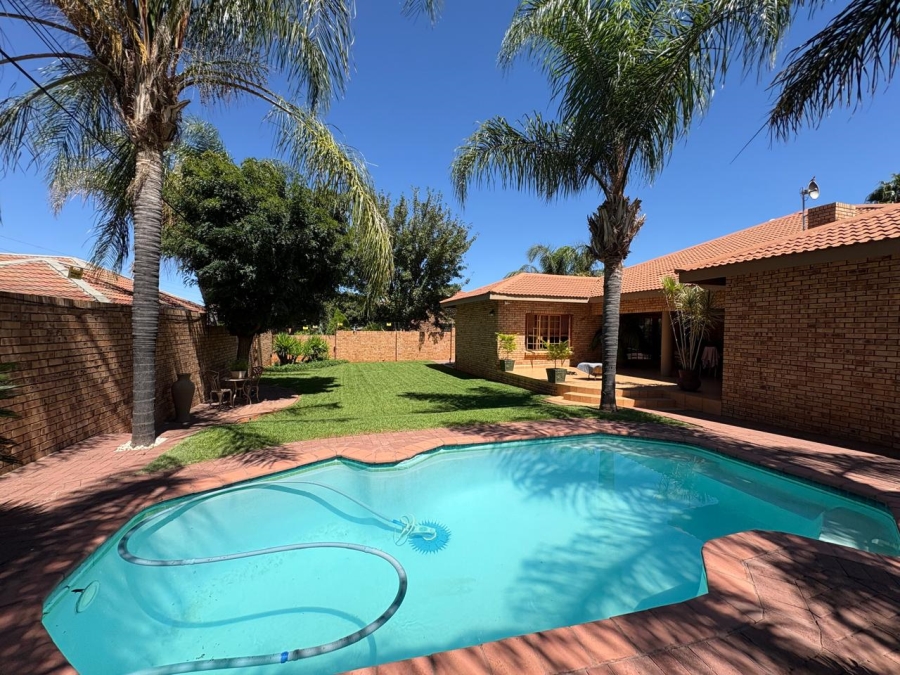 4 Bedroom Property for Sale in Hillcrest Northern Cape